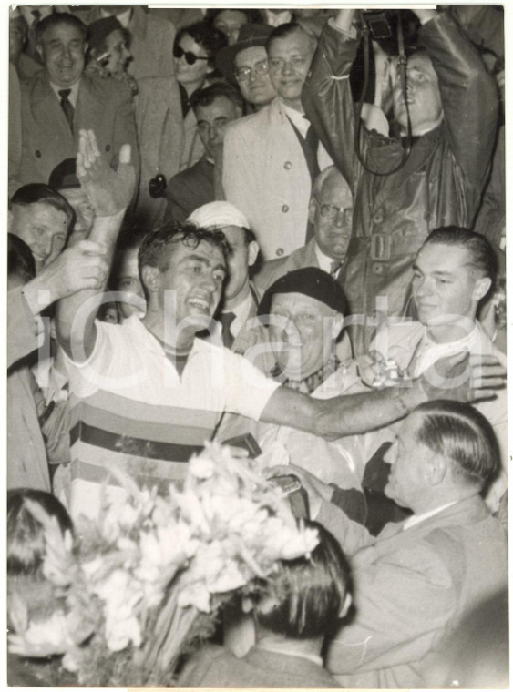 1954 SOLINGEN - MONDIALI di CICLISMO Louison BOBET festeggia la vittoria *Foto