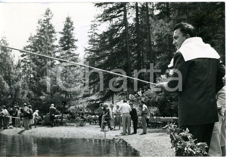 1960 GRESSONEY Lago Gover - Pesca alla trota - Federico FELLINI in gara *Foto