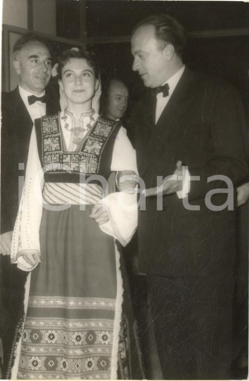 1957 FESTIVAL CANNES Guinka STANTCHEVA in costume bulgaro per il film "Zemya"