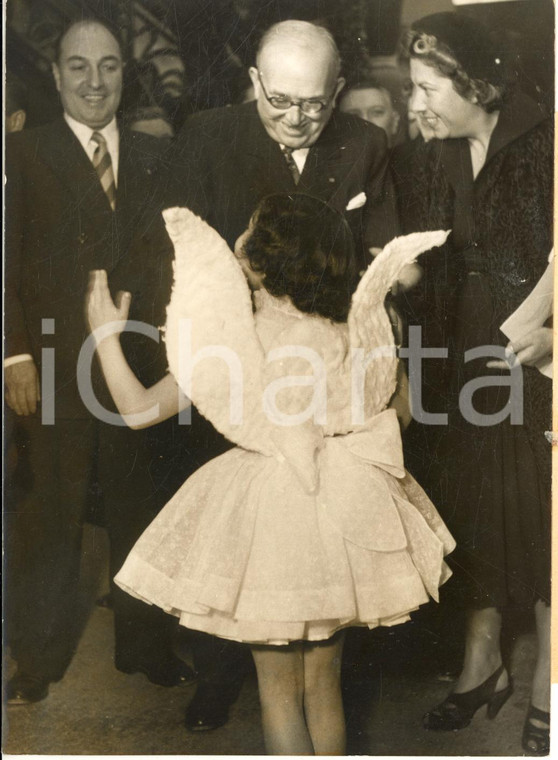 1953 PARIS Salon de l'Enfance - Président Vincent AURIOL accueilli par un ange