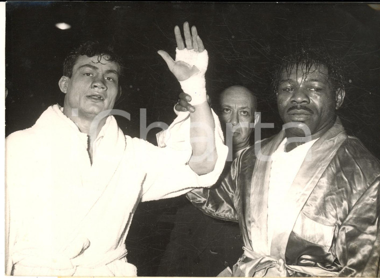 1957 PARIS Palais des Sports - BOXE - Felix CHIOCCA e Teddy DAVIS dopo il match