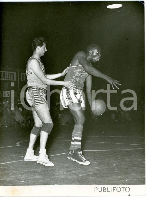 1953 GENOVA - BASKET - HARLEM GLOBETROTTERS durante una partita *Foto 18x24