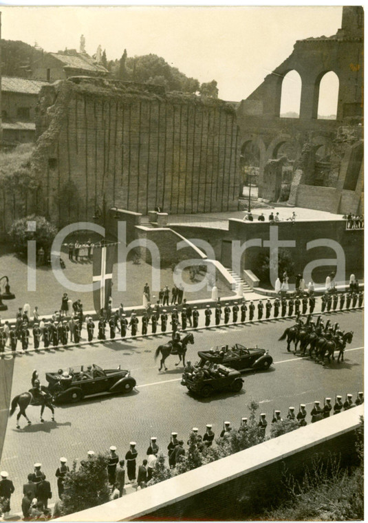 1959 ROMA Fori Imperiali - Sfilata corteo re Paolo e regina Federica di Grecia