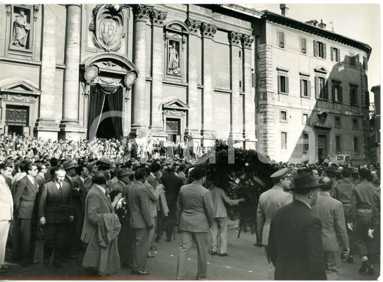 1955 ROMA Chiesa del Gesù - Funerali Roberto MIEVILLE - La folla *Foto 18x13