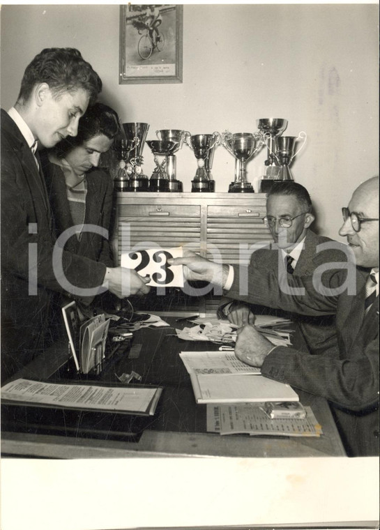 1960 ca BERGAMO TROFEO BARACCHI Jacques ANQUETIL alla punzonatura - Foto