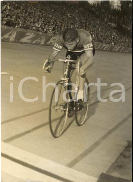 1956 CYCLISME FRANCE Grand Prix des Nations - Jacques ANQUETIL à l'arrivée