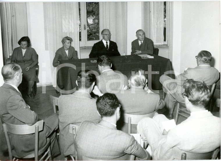 1957 ROMA OLIMPIADI Presidente CIO Avery BRUNDAGE in conferenza stampa - Foto