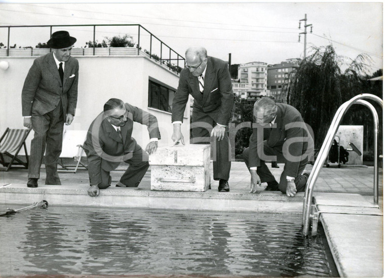 1957 ROMA OLIMPIADI - Avery BRUNDAGE e dirigenti CONI visitano impianti sportivi