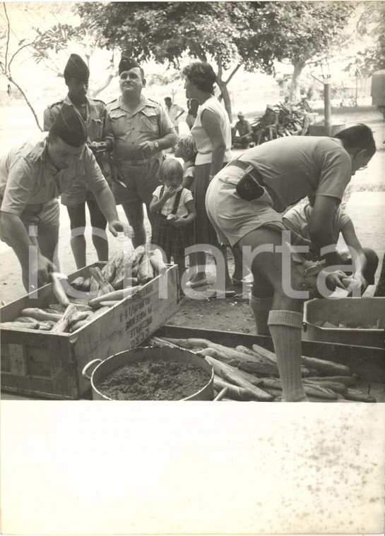 1960 BRAZZAVILLE (CONGO) Europei in fuga dalle rivolte - Distribuzione di viveri