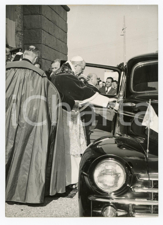 1957 ROMA Chiesa di LA STORTA - Papa Pio XII risale in auto dopo una visita