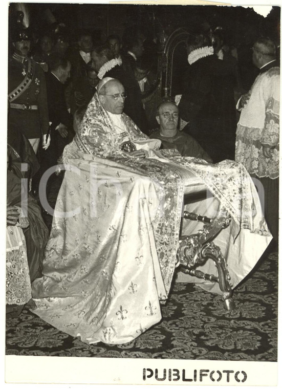 1954 ROMA SAN PIETRO - Papa Pio XII alla festa della Regalità di Maria - Foto