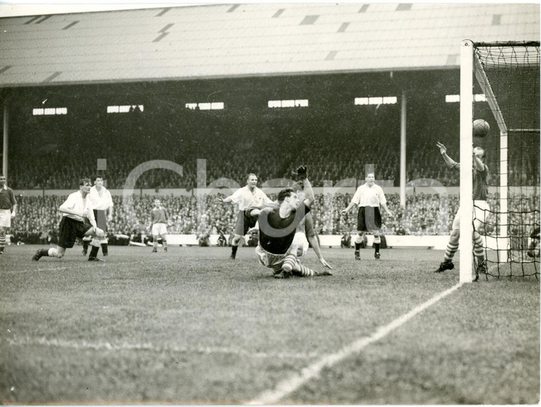 1953 LONDON White Hart Lane - Tottenham-Middlesbrough 4-1 Rolando UGOLINI beaten