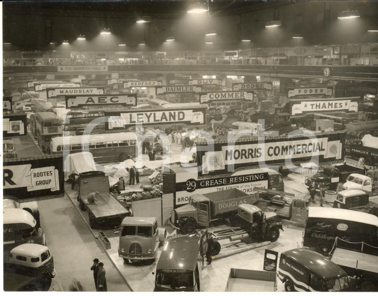 1954 LONDON Commercial MOTOR SHOW - A general view *Photo 20x15 cm