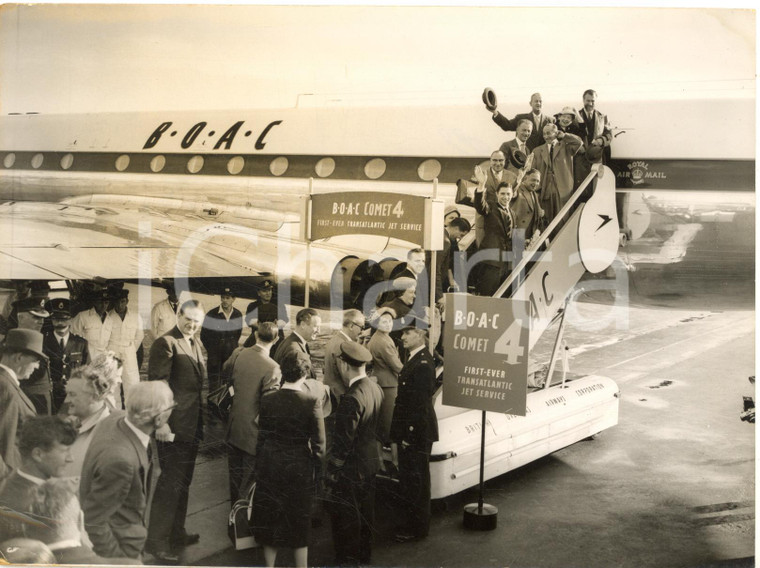 1958 LONDON Airport - First passengers on BOAC transatlantic jet *Photo 20x15 cm