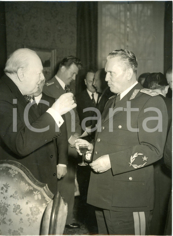 1953 LONDON - Winston CHURCHILL raising his glass to Marshal Josip TITO *Photo