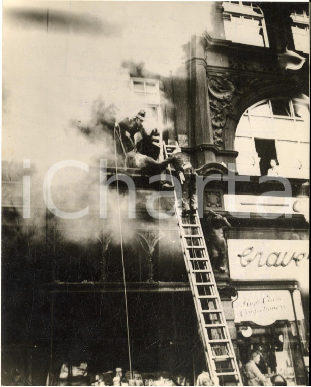 1954 LEEDS Firemen working in a burning building ai Kirkgate Market *Photo 15x20