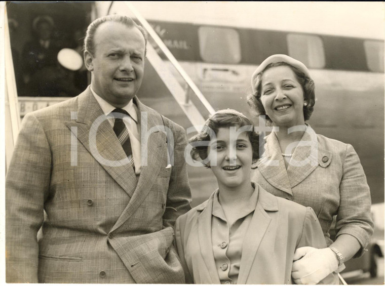 1956 LONDON Airport - Arrivo di Tito GOBBI con la famiglia su volo BOAC *Foto