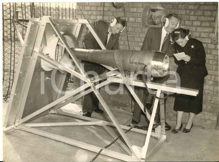 1953 SOUTHAMPTON AIRPORT Helicopter jet engine under test *Photo 20x15