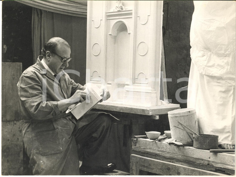 1962 MILANO Scultore Francesco MESSINA al lavoro per monumento a Pio XII *Foto
