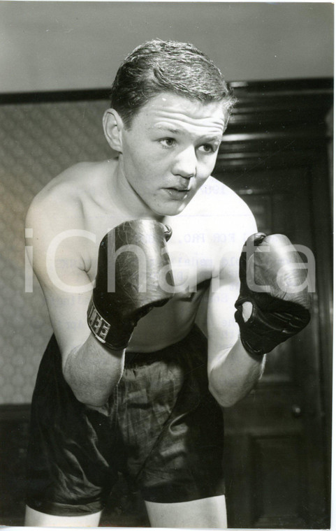 1957 LONDON - BOXE featherweight - Portrait of Terence SPINKS olympic gold medal