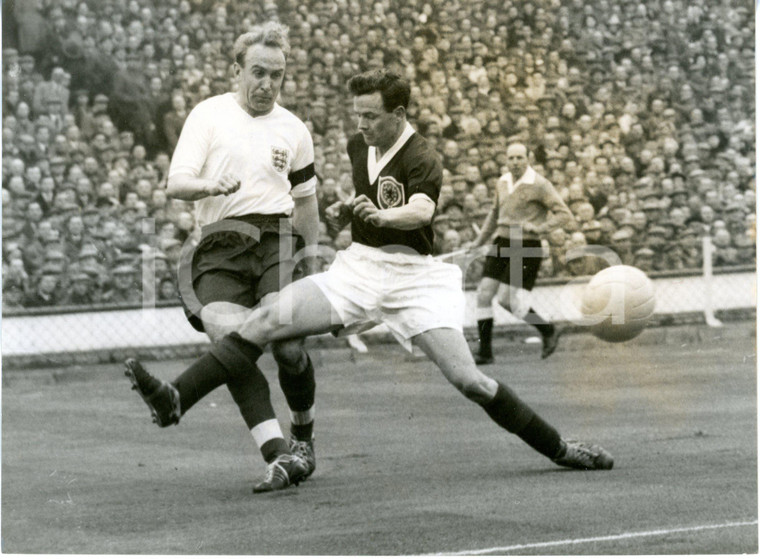 1959 LONDON - FOOTBALL England-Scotland - Billy WRIGHT and Graham LEGGAT *Photo