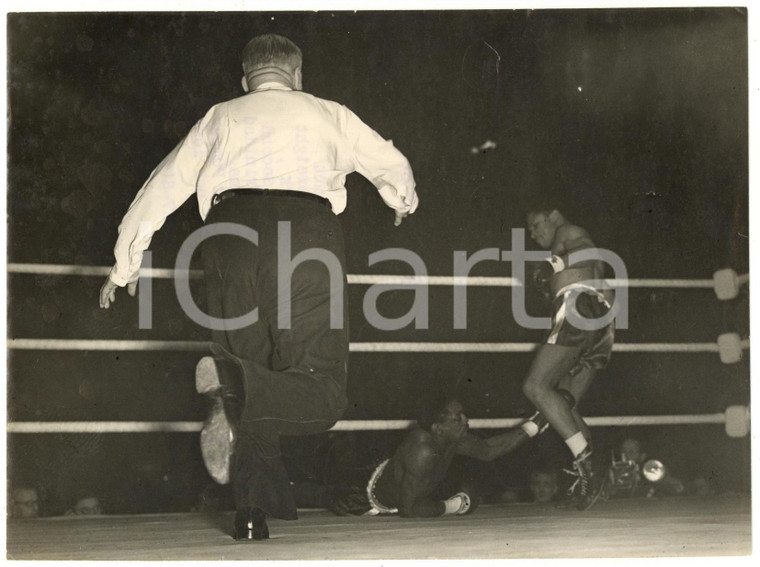 1953 LONDON - BOXE Middleweight - Yolande POMPEY winning against Jimmy KING