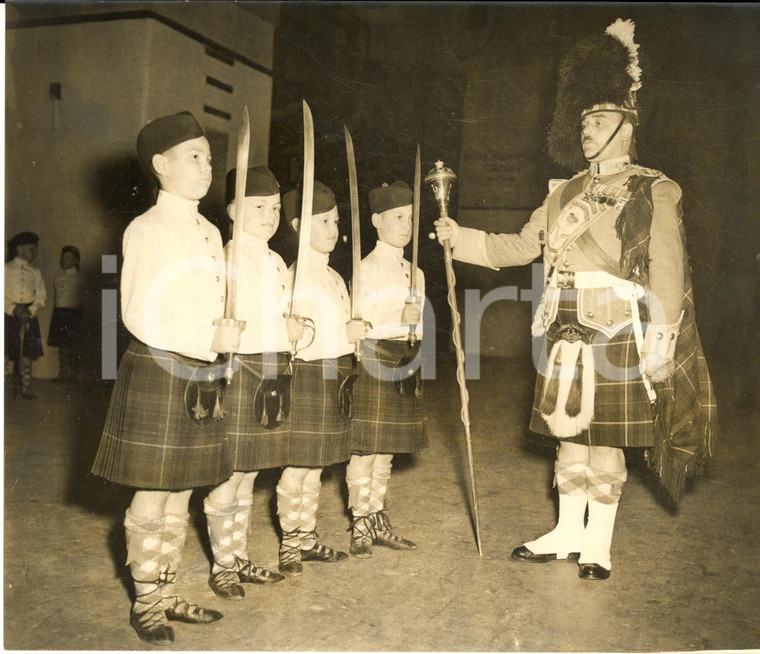 1953 LONDON Young sword dancers rehearsing for the Royal Tournament - Photo