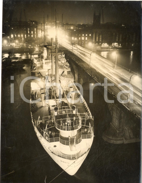 1954 LONDON Spanish cargo ship MONTE URQUIOLA blocks Thames at London Bridge