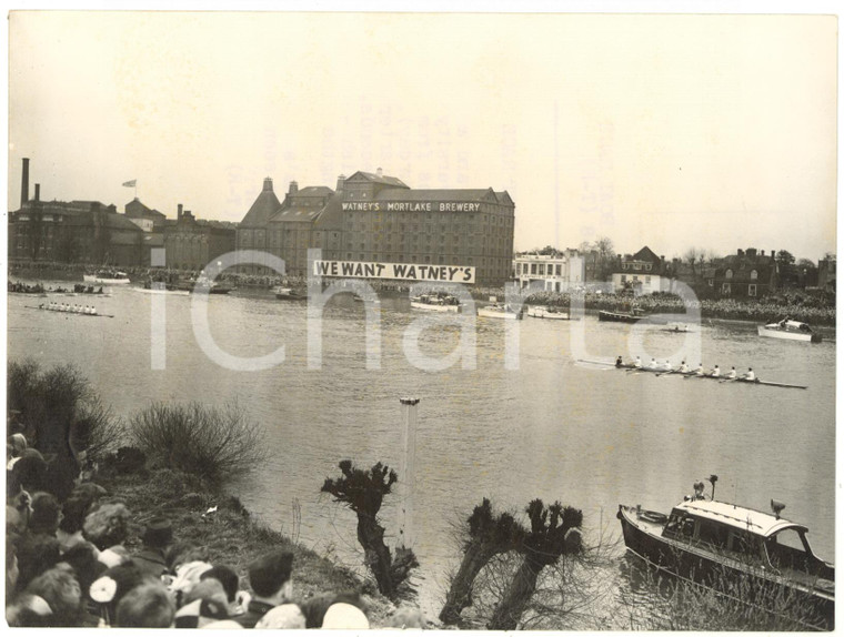 1954 LONDON 100th University Boat Race - OXFORD crew winning against CAMBRIDGE