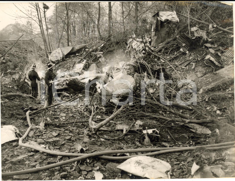 1957 DOWNEND Firemen working on the wreckage of Bristol BRITANNIA crashed *Photo