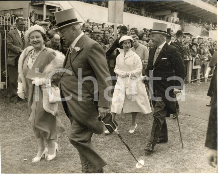 1956 EPSOM Queen Mother and Princess Margaret see the Derby Parade *Photo 20x15