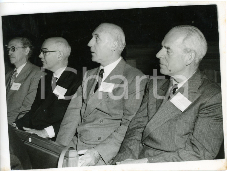 1954 LONDON CHURCH HOUSE Gerontological Congress - Doctors at the convention