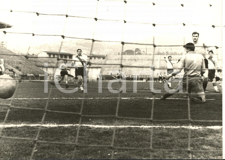 1960 ca CALCIO - Allenamento NAZIONALE ITALIANA - Goal di Paolo BARISON *Foto