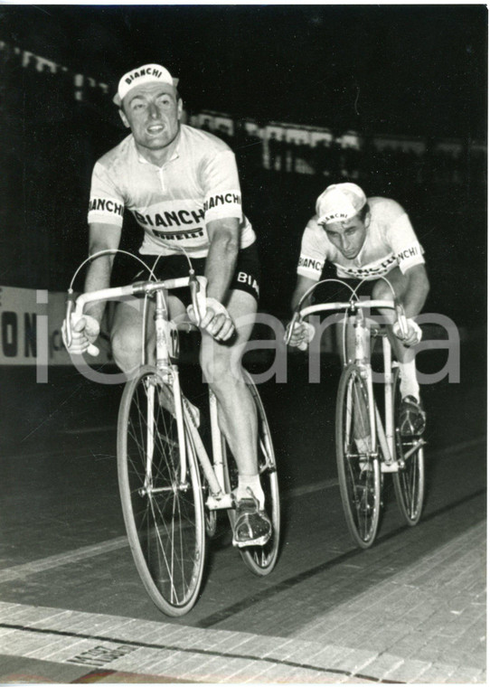 1957 MILANO CICLISMO Trofeo Baracchi - Jacques ANQUETIL e André DARRIGADE *Foto