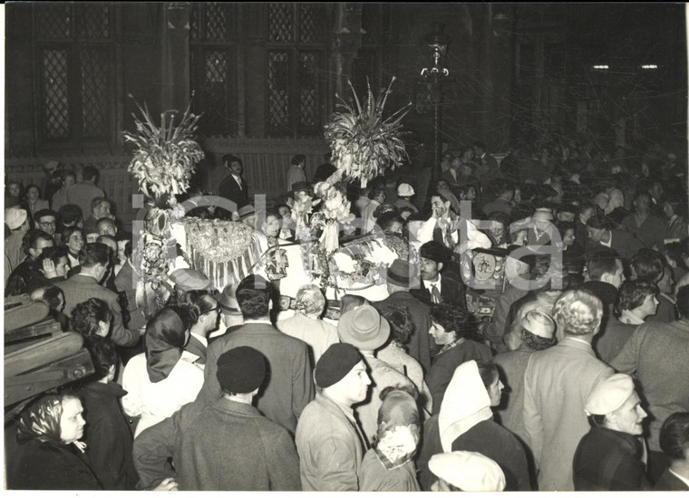 1958 EXPO BRUXELLES Stand Regione SICILIA - Folla intorno al carretto *Foto