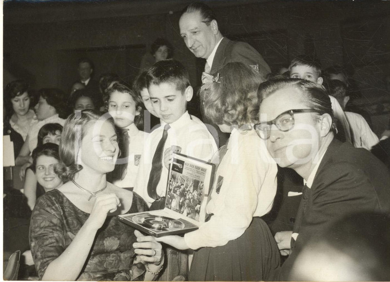 1959 PARIS Ingrid BERGMAN alla presentazione di "The Inn of the Sixth Happiness"