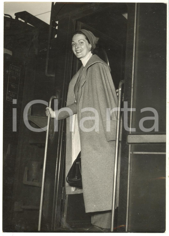 1953 ROMA STAZIONE TERMINI Arrivo dell'attrice Tamara LEES proveniente da Londra