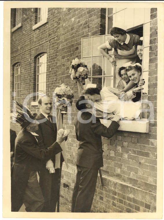 1955 HUNGERFORD Festival of Hocktide - Tuttimen with the nurses of the hospital