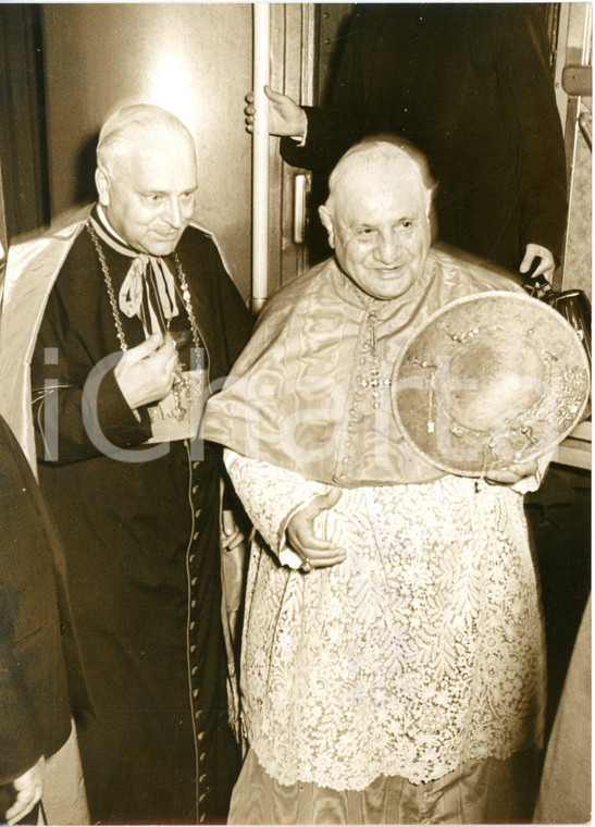 1958 VERONA Card. Giovanni URBANI accoglie mons. Angelo Giuseppe RONCALLI  *Foto