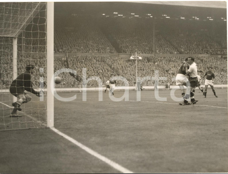 1958 LONDON FOOTBALL ENGLAND-USSR 5-0 - Nat LOFTHOUSE Vladimir BELJAEV *Photo