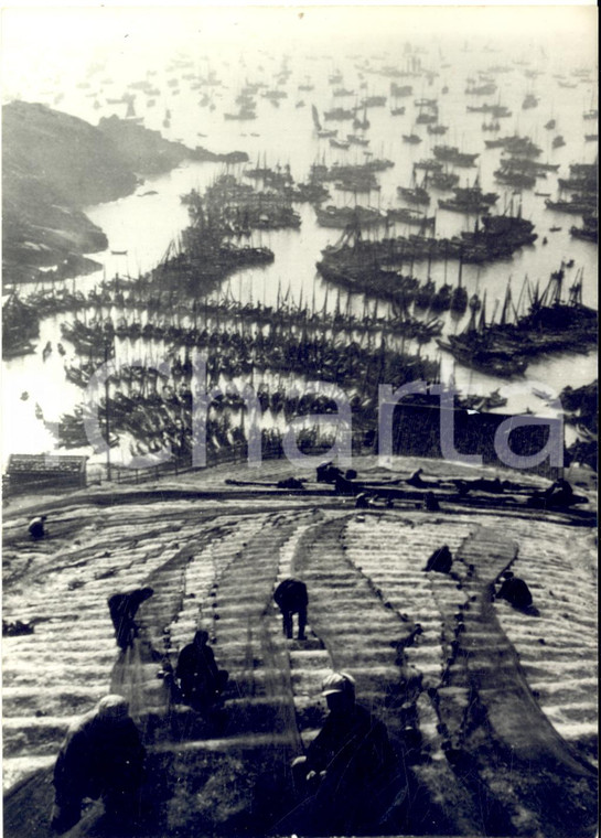1961 CHINA Opening of the fishing season - Fishers sprading their nets - Photo