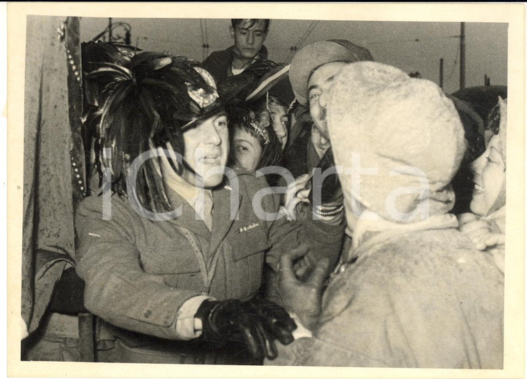 1954 TRIESTE ITALIANA Bersaglieri tra i cittadini in festa - Foto 18x13 cm