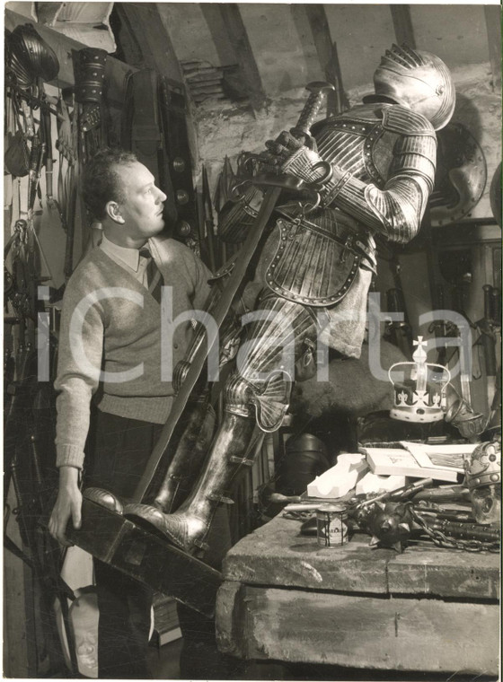 1958 CHIPPING SODBURY Francis BUCKERIDGE making a reproduction armour *Photo