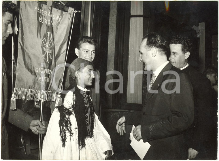 1954 ROMA Oscar Luigi SCALFARO riceve Federazione Europea Giovinezza Mutilata