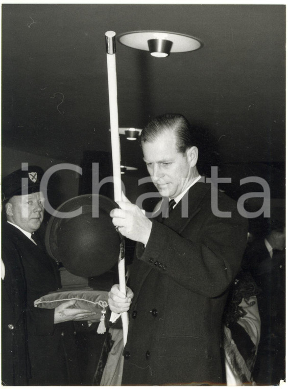 1960 PLYMOUTH - Duke of EDINBURGH examines his rod of office at Guildhall