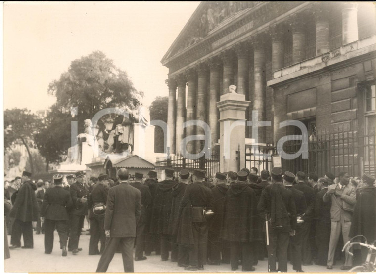 1953 PARIS Assemblée Nationale - Foule à la rentrée des Chambres *Photo 18x13