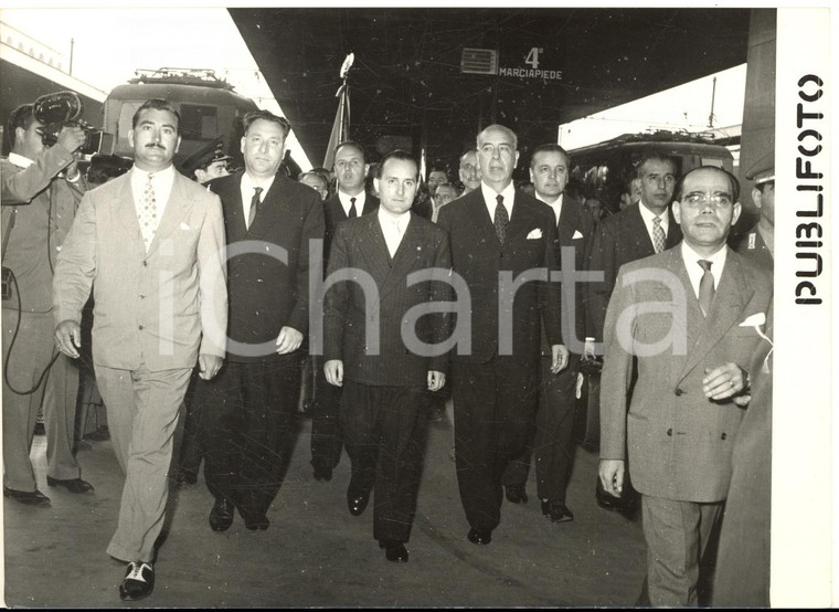 1954 ROMA TERMINI Oscar Luigi SCALFARO accoglie delegazione di Trieste *Foto