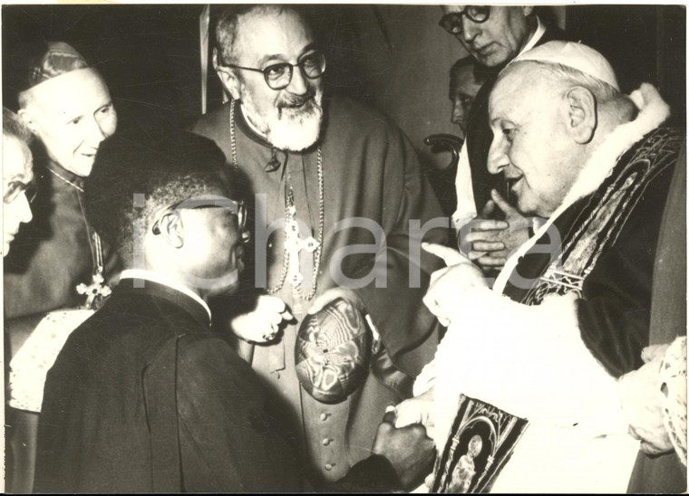 1958 ROMA Card. Krikor AGHAGIANIAN presenta sacerdote a papa Giovanni XXIII