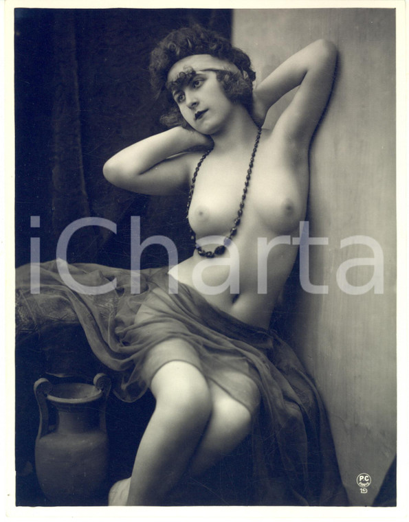 1910 ca Photo 18x23 cm - VINTAGE EROTIC Half-naked woman with a necklace (1)