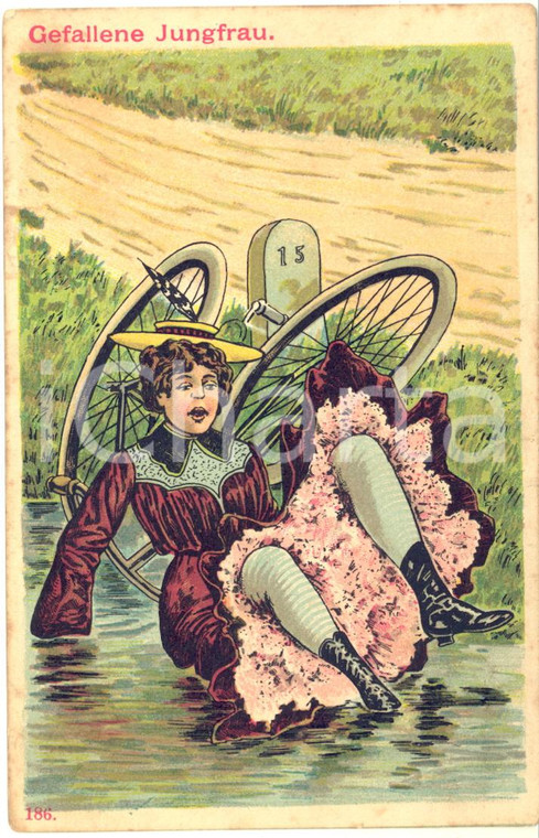 1910 ca HUMOUR Lady fallen off a bike - Gefallene Jungrfau - Old postcard